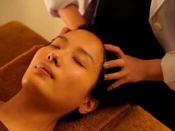エーアイスパ(AISPA)の写真/【人気NO1★究極快眠】贅沢ヘッドスパ+デコルテ￥7,200→￥5,400（70分）デコルテ～指先までほぐし不調改善