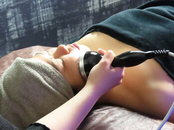 アリアグロウ(Aria Glow.)/お顔にキャビテーション