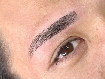 メンズ眉毛サロンUnknown. 神戸元町店【メンズ眉毛/アイブロウ/眉毛パーマ/メンズ眉】の写真/《三宮/元町/メンズ眉毛》 メンズの薄眉から濃眉など悩みを解消しつつ,トレンド感あるメンズ眉毛をご提案◎