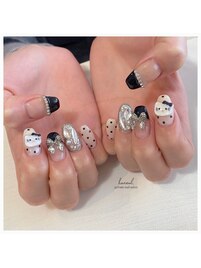 モノトーン×ドットネイル