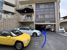 首の休日/【道順】10 駐車場にエレベータ