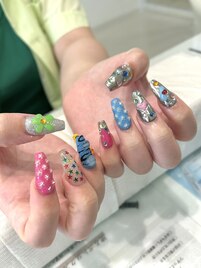 ポップなデザインネイル