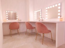 【施術後のメイクスペース】