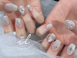 ホワイト×雪ネイル
