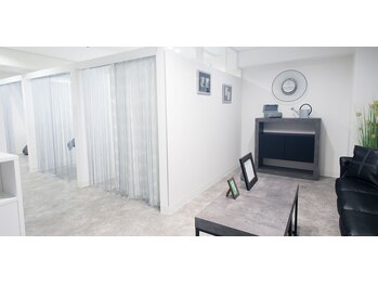 ファースト 横浜店(1st)/店内は個室でリラックス空間