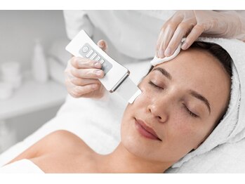 サロン プリーヴィ ドゥブルヴェ(SALON PRIVE W)の写真/【ジェットピールで毛穴ケア】美容大国イスラエル発の機器を使用！ジェットスプレーで非接触型ピーリング◎