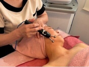 ダーナ(Danam)の写真/「感じない力で細胞が目覚める！電界×マイナスイオンの革命的施術」美容界初☆魔法の小顔革命！