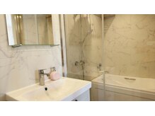 至福のひとときの雰囲気（シャワー完備の落ち着いたプライベート空間で心身共にリラックス）