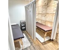 カーテンで仕切っている半個室空間♪