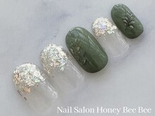 ハニービービー(Honey Bee Bee)/モスカラーネイル