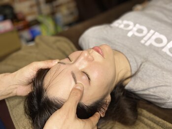 アパト鍼灸院(APaT)/目元の疲れ解消マッサージ