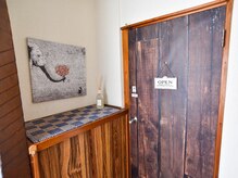 腰痛特化整体院 山本/２F入り口