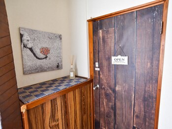 腰痛特化整体院 山本/２F入り口