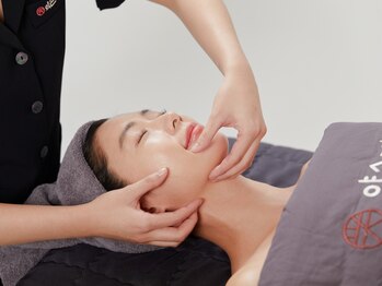 薬手名家 新宿店の写真/薬手セラピーで叶える、自信溢れるフェイスラインへ♪印象を左右する美輪郭ラインケアで顔全体の若見え◎