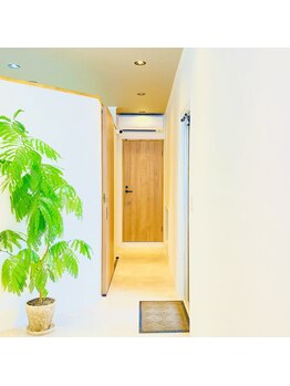 ワカヤマ 小顔(Wakayama)の写真/腰痛の原因は"姿勢"や"筋肉"だけではない！【皮膚・脂肪・神経】などの身体組織にもしっかりアプローチ★