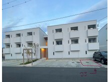 駐車場：左側手前から８番目※目印あり（赤いコーン）