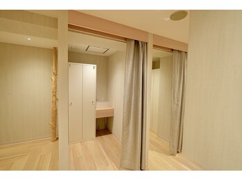 えん 天満橋店/STEP3 [お着替え・メイク落し]