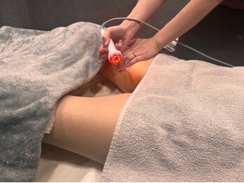 薫風 大阪豊中店の写真/【好きなタイミングで通えるのが嬉しい♪】人気の最新エステ機器多数取り扱い!都度払い◎×トータルサロン*