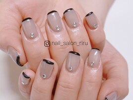グレージュ×黒スキニーフレンチ