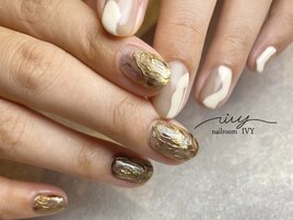 ゴールドニュアンスネイル