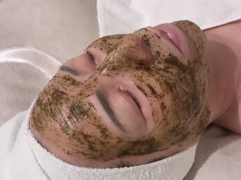 エステティックサロン ナチュラーレの写真/【剥離なしハーブピーリング】細胞レベル肌改善★毛穴の黒ずみ・開き/繰返すしつこいニキビのケア&予防に◎