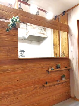 ママケアシーヅ(Mamacare Seeds)/14 カウンターを通り、ジムへ