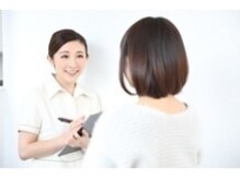 受付をして頂きます。現在のお身体のお悩みをお伺いします。