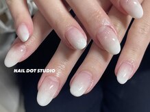 ネイルドットスタジオ 堺筋本町(NAIL DOT STUDIO)/白グラデーション