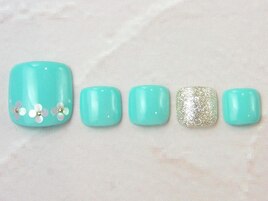 ティファニーブルーフットネイル