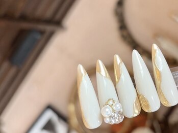 リリィ メイド バイ エトセンス(Lily made by ETHOSENCE.)の写真/【飲食店併設/全オフ込価格】おしゃれな空間が自慢♪ナチュラルで上品な長さだし～ブライダルネイルOK！