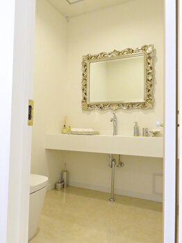 サロン ド ユウ(salon de Y)/リラックスできる最高級の化粧室