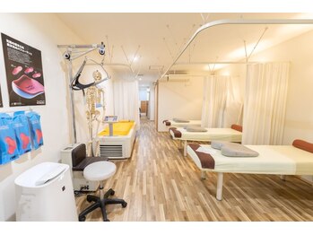 いしはら鍼灸整骨院/内観(広々とした店内)