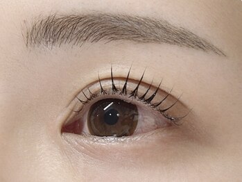 マジーク(magique)の写真/エクステ・パーマキープ力◎！朝の時短に繋がる長持ち施術で、理想の目元をサポート♪