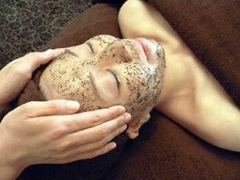 サロンドフェリーチェ(Salon de Felice)の写真/【毛穴の開き/黒ずみ撃退☆】剥けない・ダウンタイムなしのハーブピーリングで素肌美人に♪