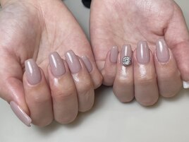 ワンカラー　ビジューネイル