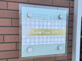 ネイル トリートエスティーエス 越谷店(STS)/入り口看板