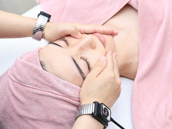イリゼ(iriser)の写真/【若々しい印象へ導く】口角・目元・輪郭に◎小顔ハンド技術テクノロジーで重力に逆らう感動の変化を体験！