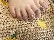 チケプリュスドゥ(CHIQUE PLUS deux)の雰囲気(マグネットネイル+トレンドのホロフラワーで足元を華やかに. . .)