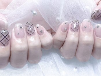 Moon veil【ムーンヴェール】パラジェル/持ち込み/長さだし/ワンホンの写真/注目の的になる指先へ！美フォルムと手描きアートが得意なサロンで、あなた史上最高のモテ可愛ネイルを◎