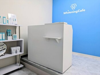 ホワイトニングカフェ上田店の写真/【コーヒーや赤ワインが好きな方必見！】施術直後から飲食OK♪セルフ施術なのに手軽に理想の白さに◎