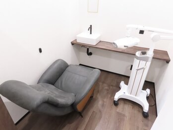 ホワイトプランの写真/通いやすさ◎最新マシンによるセルフホワイトニング"20分×2回照射 5回"の回数券¥11,000円【駐車場完備】