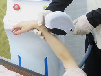 エピアージュの写真/抜けずらいVIOも顔脱毛も、業界最高峰のハイパワー脱毛マシンでツルツル肌を実現★初めての方にもおすすめ!