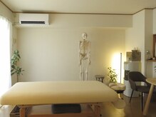 整体院ヒカリノキュウジツ 鹿沼店/明るい店内