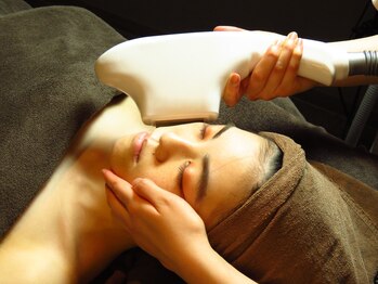 スローティ ラテ 札幌ピヴォ店/360度全身脱毛