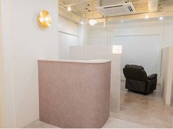 ニュイ 学芸大学店(nuit)/白を基調とした落ち着いた雰囲気