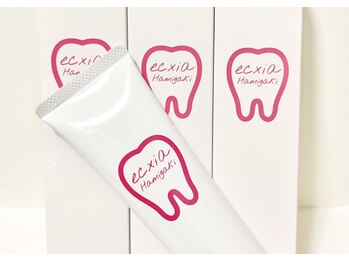 エクシアホワイトニング 新小岩店/専用歯磨き粉でより白く♪