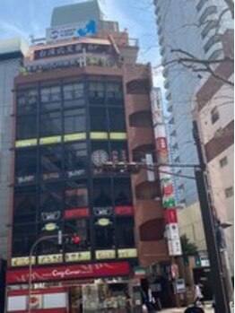 足優 赤坂(あしゆう)/昼の一ツ木通りから見たビル8F