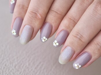 ミリカネイル(mirica nail)の写真/ネイルビギナーの方にも分かりやすい丁寧な接客。爪の悩みもご相談ください！【硬化熱軽減ライト】あり◎