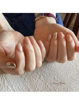 オーサムブロッサム 茅ヶ崎店(AwesomeBlossom)/ミラーがアクセント