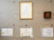 国際基準のリリーフカイロプラクティックの雰囲気（カイロプラクティック理学士や国際認定の資格をもっております！）